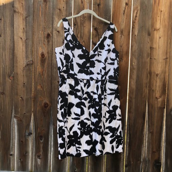 WHBM Sleeveless Fit and Flare Dress 14 - Picture 4 of 10
